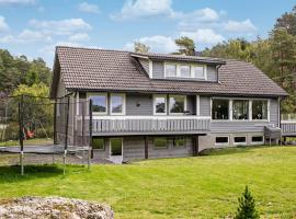 Nice Home In Flekkefjord With Wifi And 6 Bedrooms, hytte i Flekkefjord