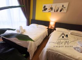 H&M Valley Suite - Pool View, accessible hotel in Kuantan