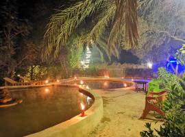 Desert Escape siwa -with palm & olive Garden - Hot Spring, hotel in Siwa
