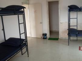 Bayweaver nests homestay in Royal plaza 905, hotel di Lucknow