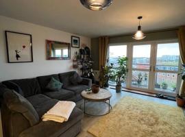 A cosy apartment near Crawley Station/Gatwick Airport, hotel in Crawley