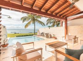 3BR Beachfront townhouse at Puerto Bahia, hotel v destinaci Los Grini