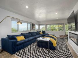 Renovated 3BD 2BA Escape w Hot Tub and City Views, hotel with hot tubs in Salt Lake City