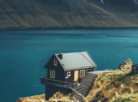 House by the sea and The Seal Woman – dom wakacyjny w mieście Oyndarfjørður