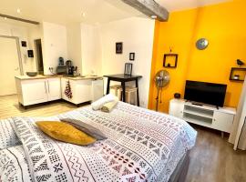 Beau studio centre ville, hotel in Moulins