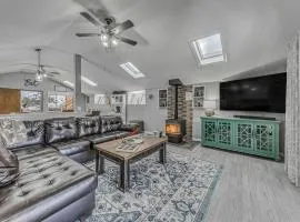 Ruidoso Retreat with Mtn Views about 20 Mi to Ski Apache