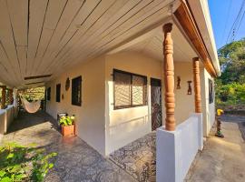 Casa Cariad ,Home away from home by Playa Bejuco, hotel con estacionamiento en Parrita