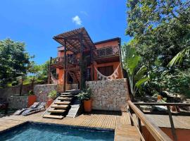 Charmosa casa com piscina no alto de Imbassaí โรงแรมในมาตา เด เซาโจเอา