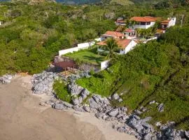 Refugio de piedra - Troncones