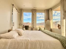 Calming Canyon Sanctuary with Grand Mesa Views, homestay in Big Water