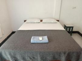 bulan homestay, hotel v destinaci Plambi
