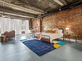 Charming Boho Loft on Historic Morris Ave，位于伯明翰的酒店