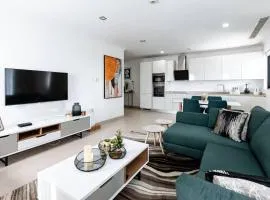 Incredible luxurious 2 bedroom space Available