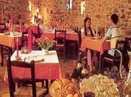 Logis Auberge Du Peras, hotel in Saint-Jean-du-Gard
