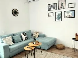 ADM Cozy Home - Entire private house&garden, close to Therme and Edenland