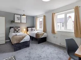 City Centre Studio 6 with Kitchenette, Free Wifi and Smart TV by Yoko Property