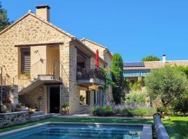 Cozy Home In Colonzelle With Private Swimming Pool, Can Be Inside Or Outside, hotel con estacionamiento en Colonzelle