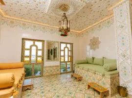 Colorful traditional Riad w/views of Spain