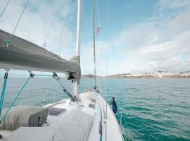 Stay in a Boat - Algarve (Blue Pearl), rumah bot di Albufeira