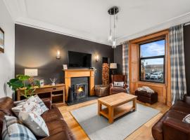 Fontain House: 4 bedroom Victorian villa, vacation home in Blairgowrie