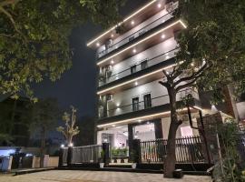 Emerald Suites, hotelli kohteessa Greater Noida