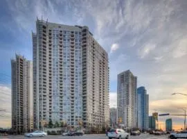 Downtown Mississauga Spacious 3BR +2BT w/ 1 Parking! Spectacular Views!