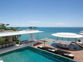 7 bedroom Cliff Ocean front Villa fully renovated beside Ritz carleton Koh samui, casa rústica em Koh Samui 