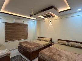 AL-MANAL 302 LUXURY SUITE ROOMs, hôtel à Bhatkal