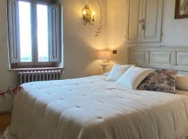 Residenza Buggiano Antica B&B - Charme Apartment in Tuscany，博爾戈阿布賈諾的有停車位的飯店