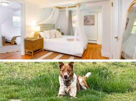 Trail-side Haven Retreat! Pet friendly, hotel in North Haven