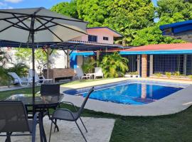 Hostal Villa Mayte Coronado, B&B in Las Lajas