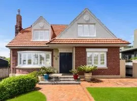 Sky Stars Elegant Home with Seaview