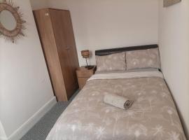 Large 'n' Bright Room, hotel with parking in Middlesbrough