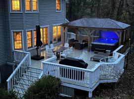 LakePath Beach House - XL hot tub, walk to beach, hotel with parking in Coloma