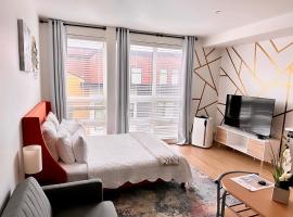 Dreaming of a Charming and Modern Downtown Lifestyle in Tacoma Apartment with Queen size bed and futon sofa bed, Free Netflix, hotel v destinácii Tacoma