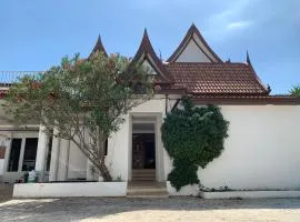 Chalong Bay Pool Villa 查龍灣別墅