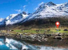 Lofoten Fjord Apartment - Kvalvika Beach & Ryten, hotel in Skjelfjord