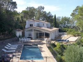Villa Ormarine, vue exceptionnelle sur la baie de Cannes et le Mercantour: Les Adrets de l'Esterel şehrinde bir otel