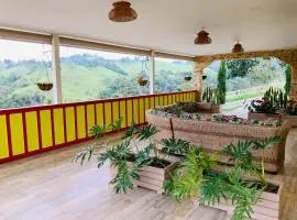Hermosa Casa Típica en Filandia con acceso al Río