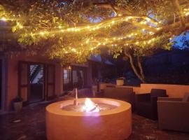 Milky Way: Home with large garden, firepit & stars, hotel in Kenton on Sea