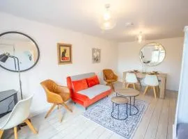 Pass the Keys Stylish apartment in peaceful Oxfordshire suburb