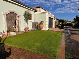 Villa 28, holiday home in Kempton Park