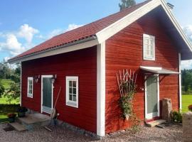 Nyrenoverad stuga nära naturen, budgethotel i Linköping
