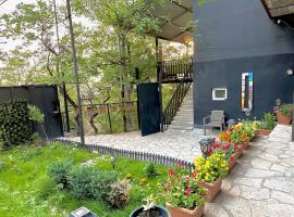 Cosy Studio with Beautiful Garden, parkimisega hotell Jerevanis