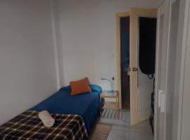 Cozy Private Room 1, homestay in Valencia