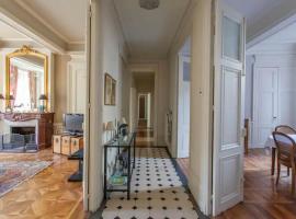 Chambre spacieuse dans magnifique appartement XVII: Grenoble'da bir otel