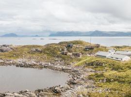 Christineborg Gjestehus Runde, hotel near Runde bird island, Runde