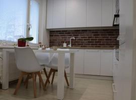 Moderný priestranný apartmán, apartament din Rimavská Sobota