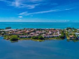 Anna Maria Beach Condo-2 Bed/2 bath- Sleeps 6, ξενοδοχείο σε Bradenton Beach
