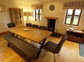 OAKLEY LODGE- LUXURY FARM COTTAGE